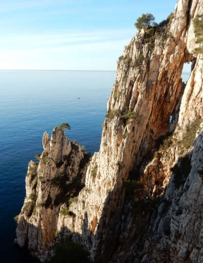 grimpe dans les calanques aiguille de l'eissadon castelvieil en vau