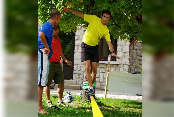 grimpe et randonnée dans les Calanques atelier slackline