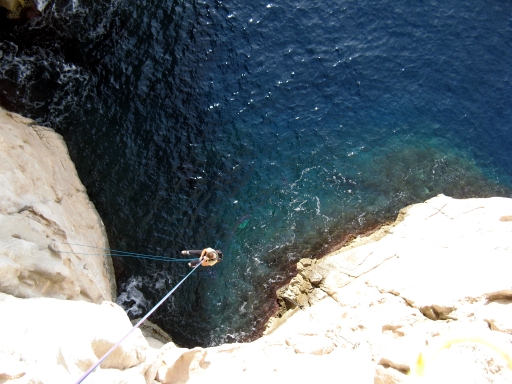 escalade calanques - acces au toit branlant par les rappels de la sans retour